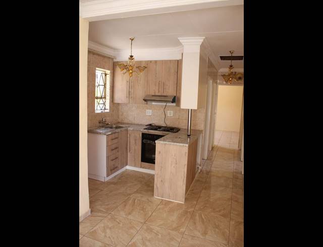 3 BEDROOM HOUSE FOR SALE IN MABOPANE UNIT M